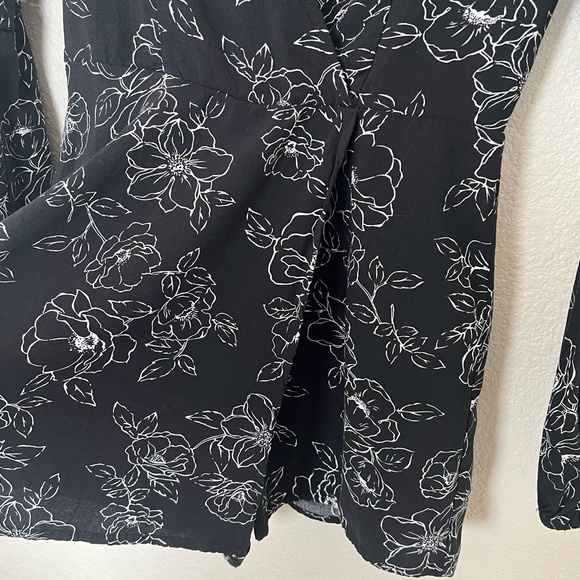 Forever 21 | Black and White Floral Romper - Picture 3 of 7